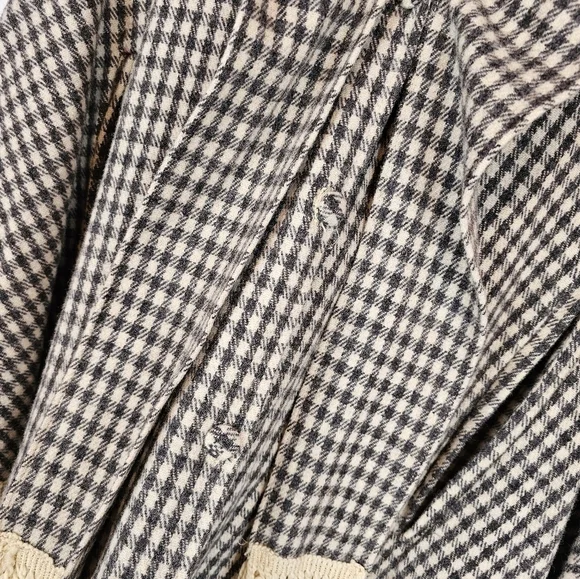 Checkered Wool Cape - Picture 4 of 6